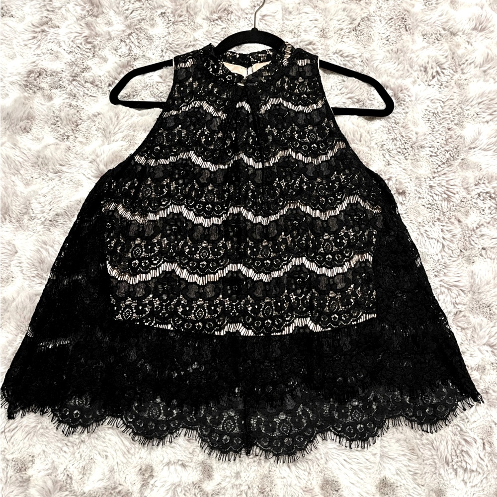 BOUTIQUE LACE BLOUSE IN BLACK SIZE MEDIUM!!